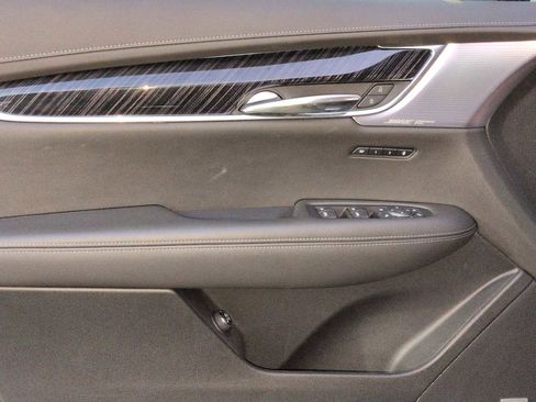 Used 2025 Cadillac XT6 Premium Luxury w/ Technology Package image 10