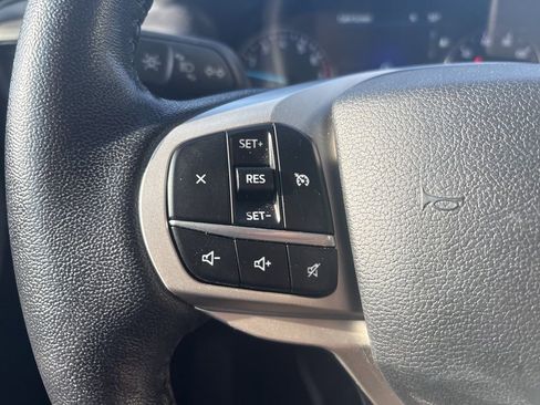 Used 2021 Ford Explorer XLT image 17