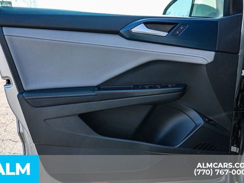 Used 2024 Volkswagen Taos SE image 47