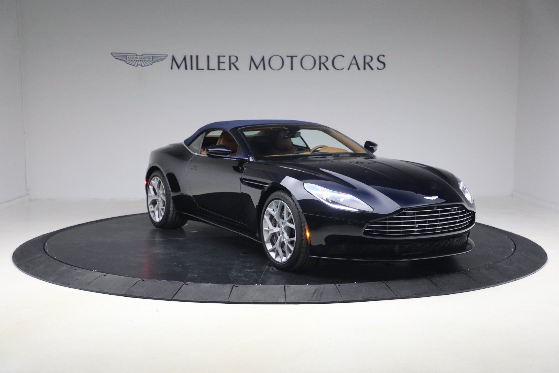 Used 2019 Aston Martin DB11 Volante RWD image 23