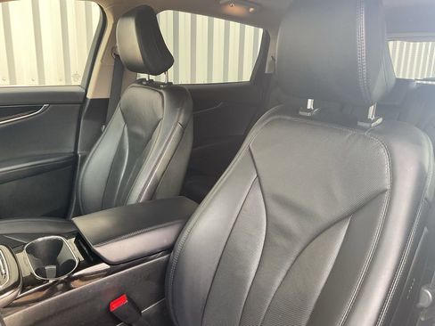 Used 2022 Lincoln Nautilus Reserve w/ Equipment Group 202A image 9