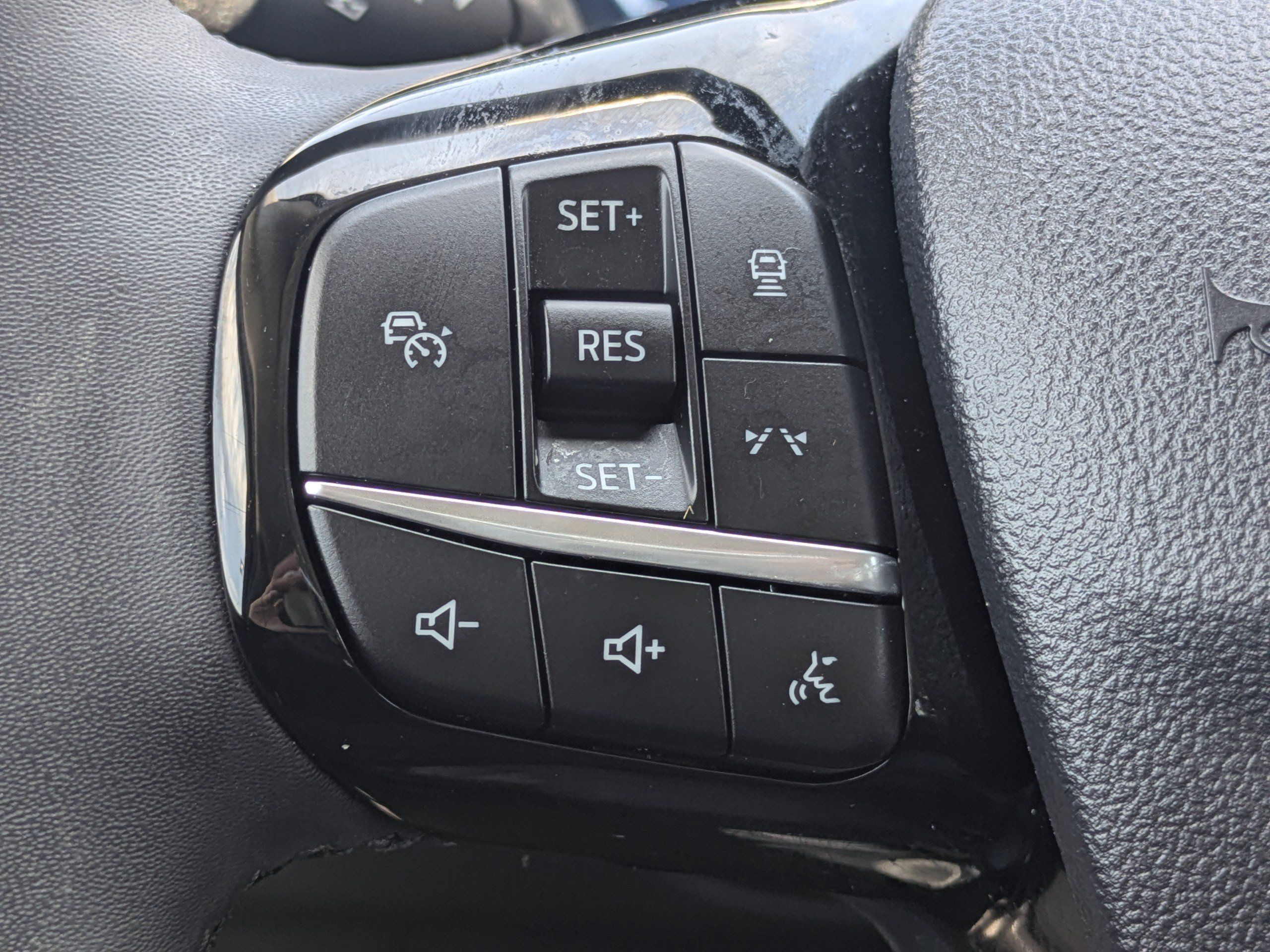 Used 2024 Ford Escape Platinum w/ Premium Technology Package AWD/4WD image 26