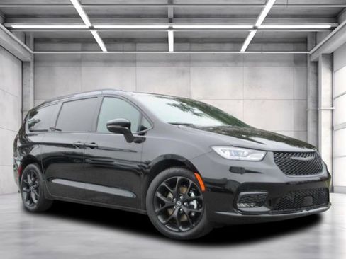 New 2026 Chrysler Pacifica Select w/ S Appearance Package FWD image 1