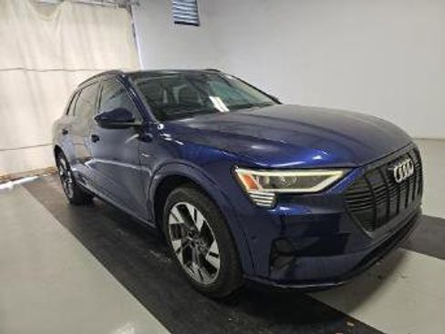 Used 2021 Audi e-tron Premium w/ Convenience Plus Package image 3