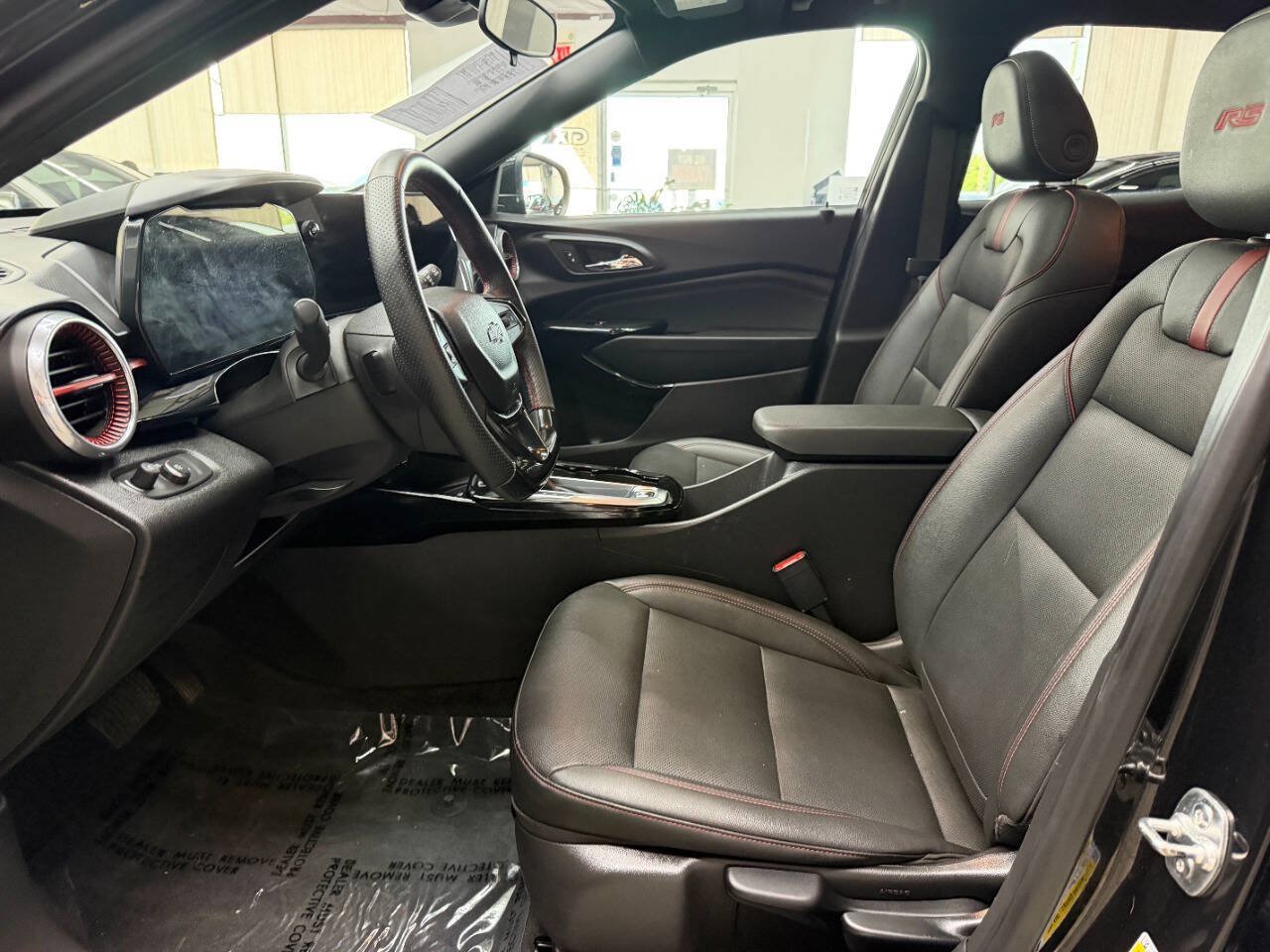 Used 2025 Chevrolet Trax RS w/ Sunroof Package FWD image 10