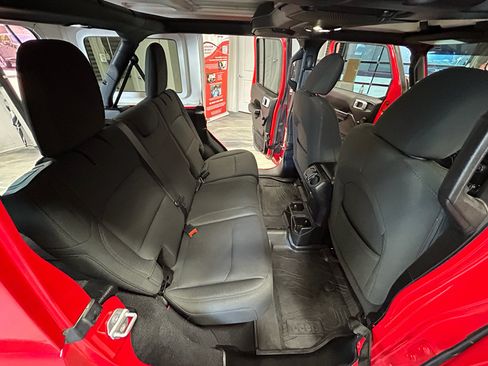 Used 2019 Jeep Wrangler Unlimited Sport AWD/4WD image 40