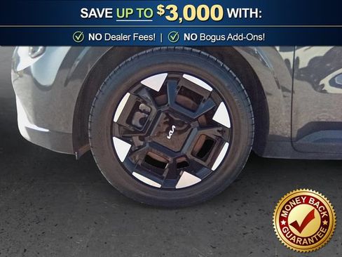 Used 2025 Kia Carnival EX FWD image 13