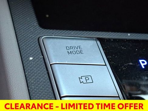 Used 2024 Hyundai Elantra SEL image 22