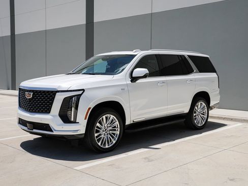 Used 2025 Cadillac Escalade Premium Luxury w/ LPO, Floor Liner Package AWD/4WD image 4