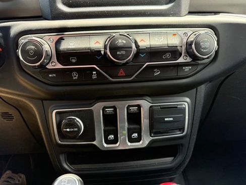 Used 2018 Jeep Wrangler Sport AWD/4WD image 22