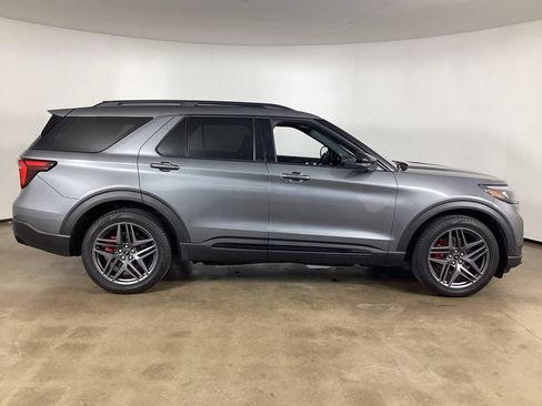 Used 2025 Ford Explorer ST AWD/4WD image 4