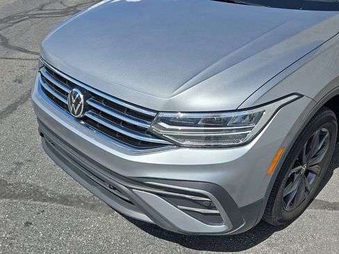 Used 2023 Volkswagen Tiguan SE w/ Panoramic Sunroof Package FWD image 10