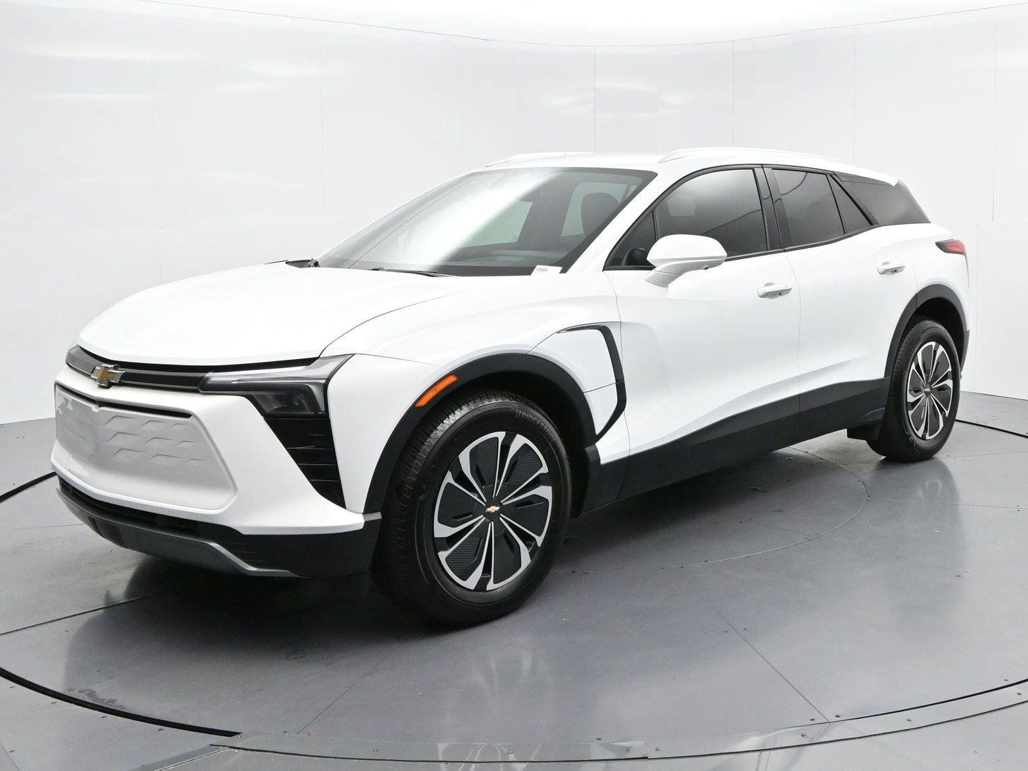 Used 2024 Chevrolet Blazer EV LT AWD/4WD image 3