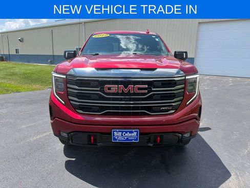 Used 2022 GMC Sierra 1500 AT4 w/ AT4 Premium Package AWD/4WD image 9