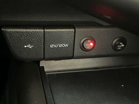 Used 2023 Toyota Camry SE image 34