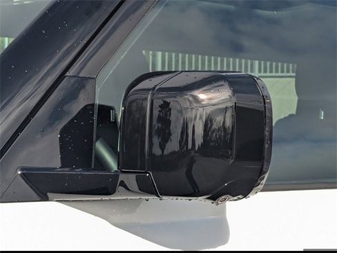 Used 2025 Land Rover Defender 90 S image 11