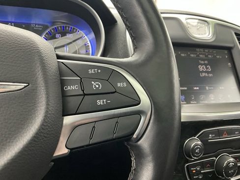 Used 2016 Chrysler 300 C image 19