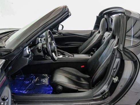 Used 2019 MAZDA MX-5 Miata RF Grand Touring image 3