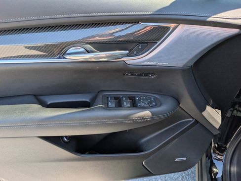 Used 2023 Cadillac XT6 Sport w/ Technology Package AWD/4WD image 23