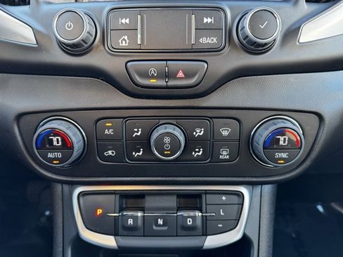 Used 2023 GMC Terrain SLT image 11