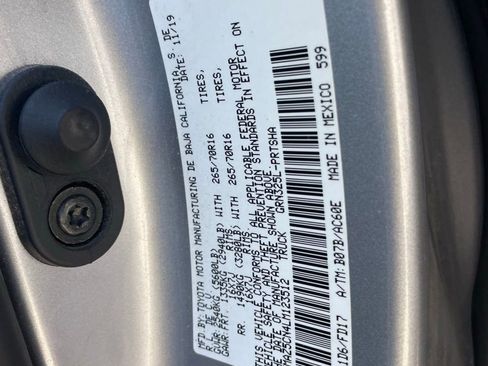 Used 2020 Toyota Tacoma TRD Off-Road w/ Technology Package image 11