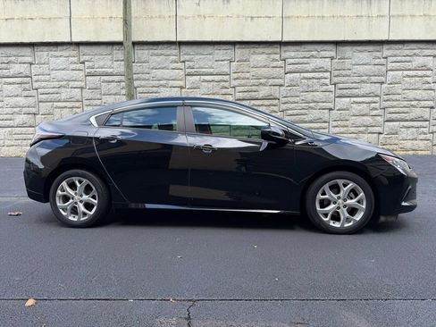 Used 2017 Chevrolet Volt Premier w/ Driver Confidence II Package FWD image 5