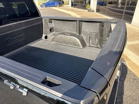 Used 2025 GMC Sierra 1500 SLT AWD/4WD image 30
