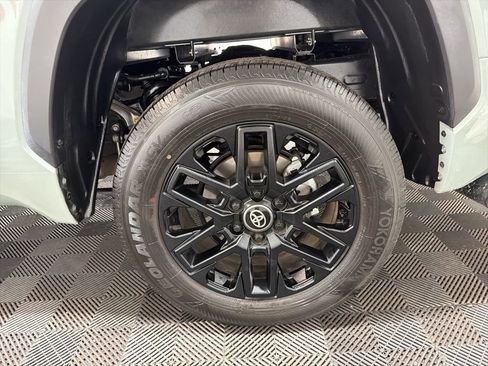 Used 2025 Toyota Tundra Limited image 31