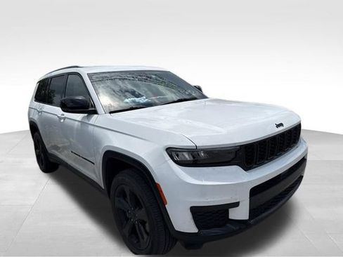 Used 2023 Jeep Grand Cherokee L Laredo AWD/4WD image 3