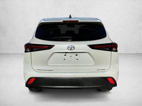 Used 2024 Toyota Highlander LE image 6