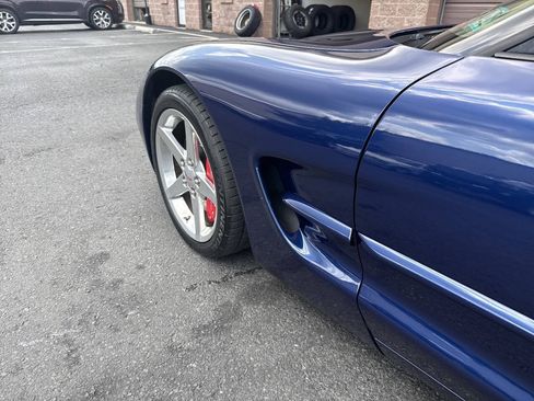 Used 2004 Chevrolet Corvette Convertible w/ Preferred Equipment Group RWD image 27