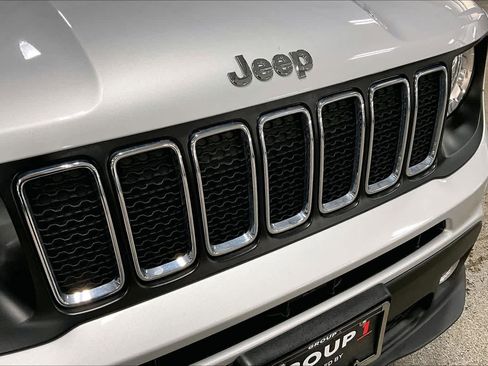 Used 2020 Jeep Renegade Latitude w/ Cold Weather Group image 28