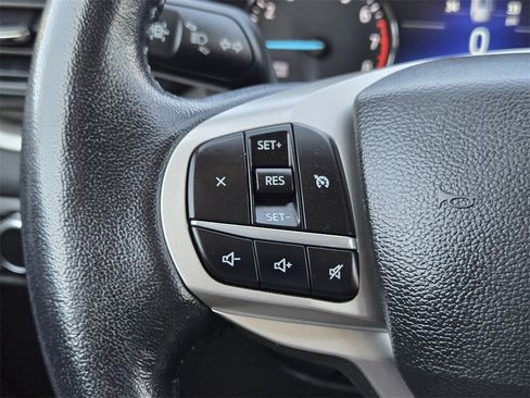 Used 2022 Ford Explorer XLT image 27
