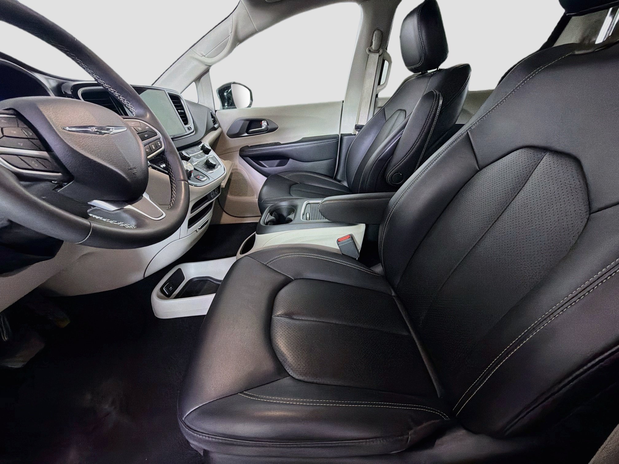 Used 2024 Chrysler Pacifica Touring-L FWD image 13