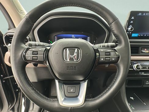 Used 2025 Honda Pilot Elite image 18
