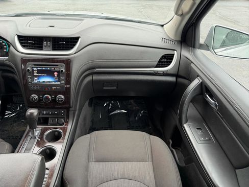 Used 2017 Chevrolet Traverse LT w/ Style and Technology Package image 25