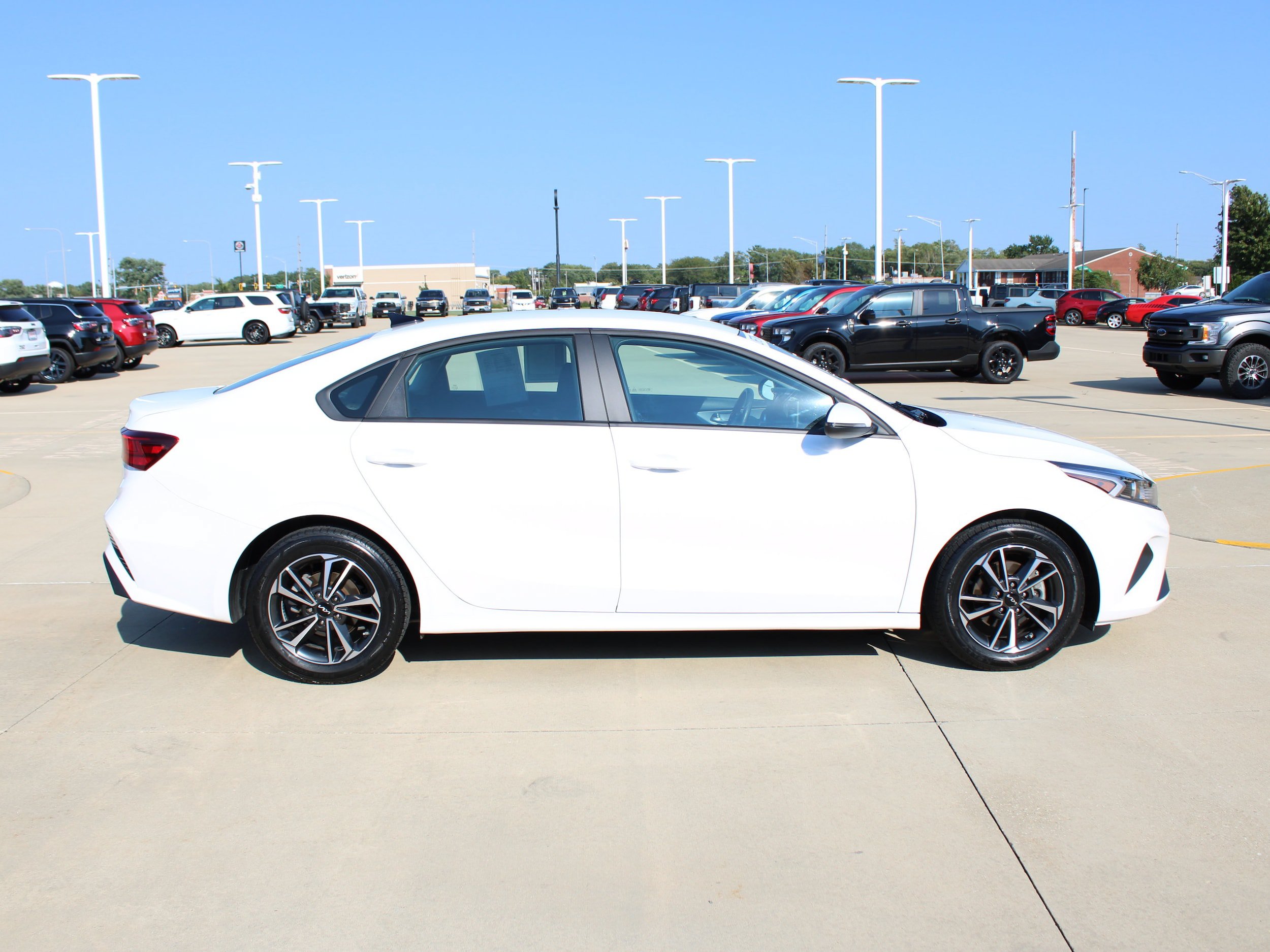 Used 2024 Kia Forte LXS w/ LXS Technology Package FWD image 7