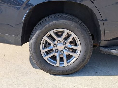 Used 2023 Chevrolet Tahoe LT w/ Luxury Package AWD/4WD image 3