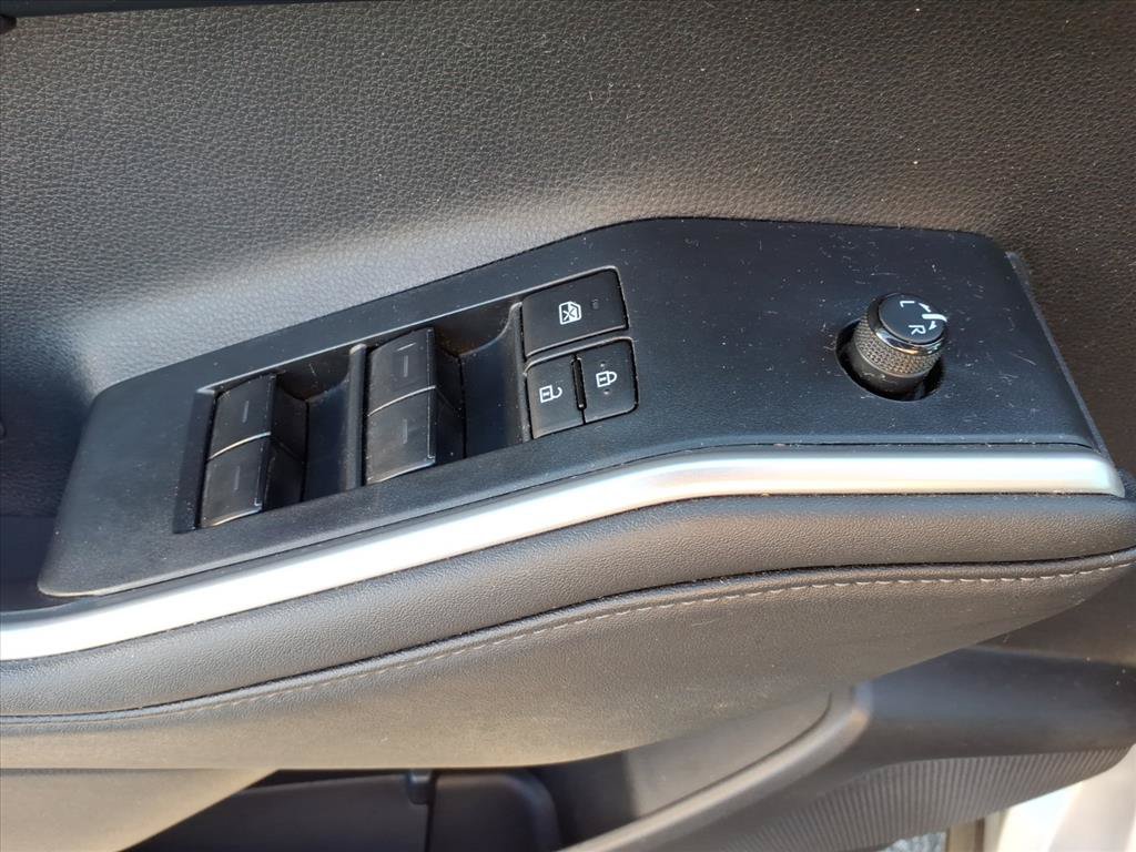Used 2024 Toyota Highlander XLE AWD/4WD image 25