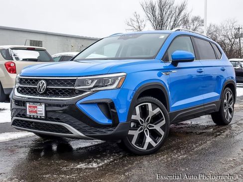 Used 2023 Volkswagen Taos SEL image 2