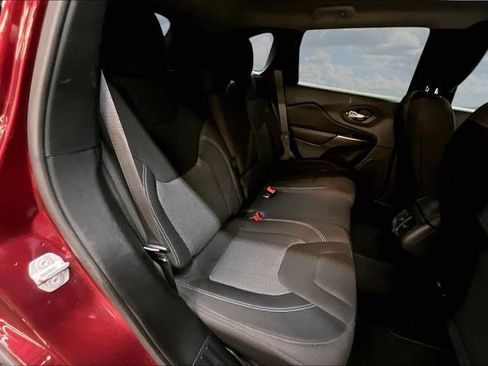 Used 2021 Jeep Cherokee Latitude image 25