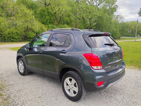 Used 2021 Chevrolet Trax LT w/ Premium Seat Package AWD/4WD image 4