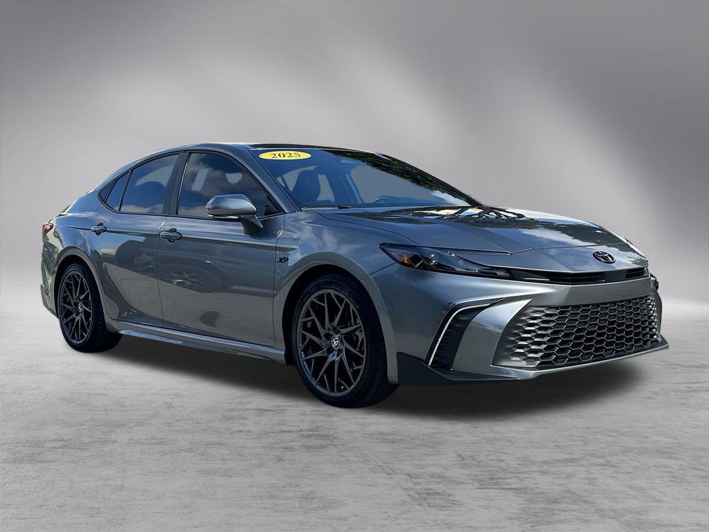 Used 2025 Toyota Camry SE FWD image 3