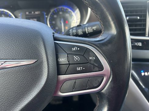 Used 2017 Chrysler Pacifica Touring-L image 20