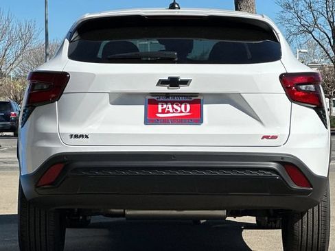 New 2026 Chevrolet Trax RS w/ Sunroof Package FWD image 7