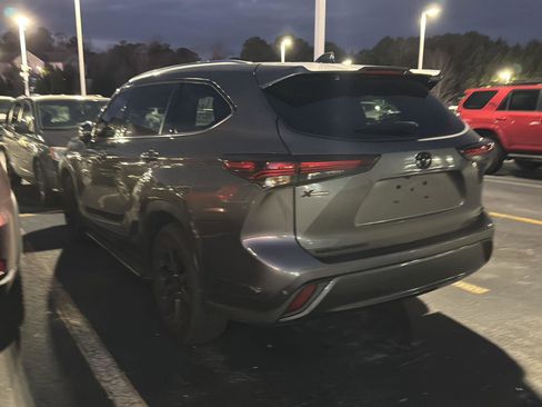 Certified 2025 Toyota Highlander Limited image 8