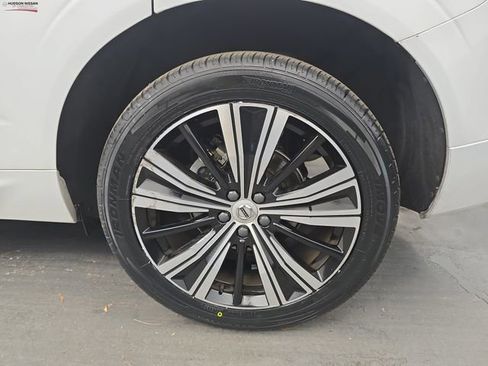 Used 2023 Volvo XC60 B5 Plus image 16