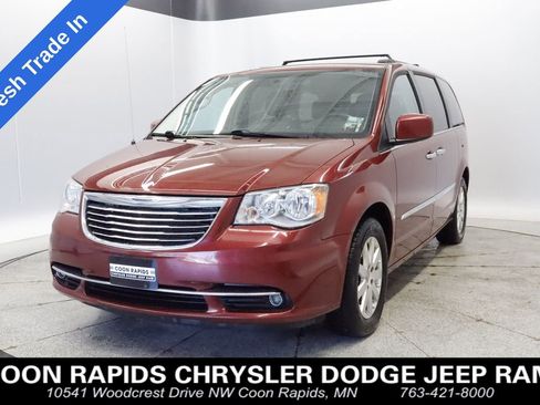 Used 2016 Chrysler Town & Country Touring w/ Driver Convenience Group FWD image 1