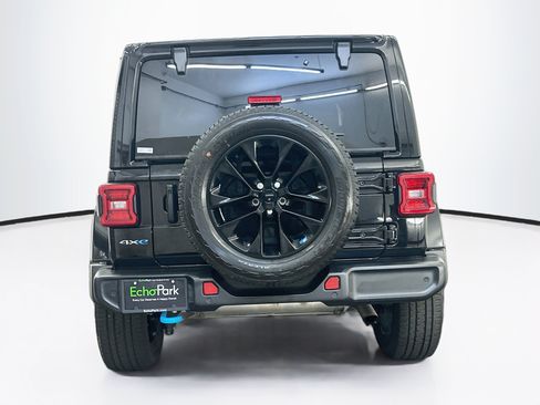 Used 2022 Jeep Wrangler Unlimited Sahara w/ Cold Weather Group AWD/4WD image 7