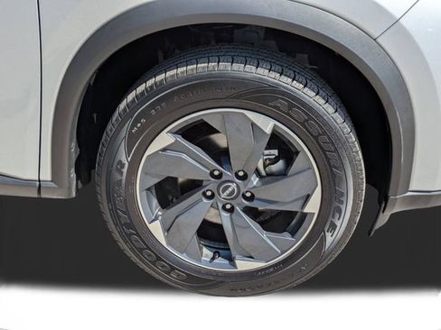 Used 2024 Nissan Rogue SV FWD image 11